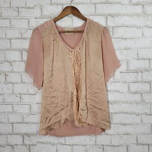 Gimmicks by BKE lace front short sleeve top